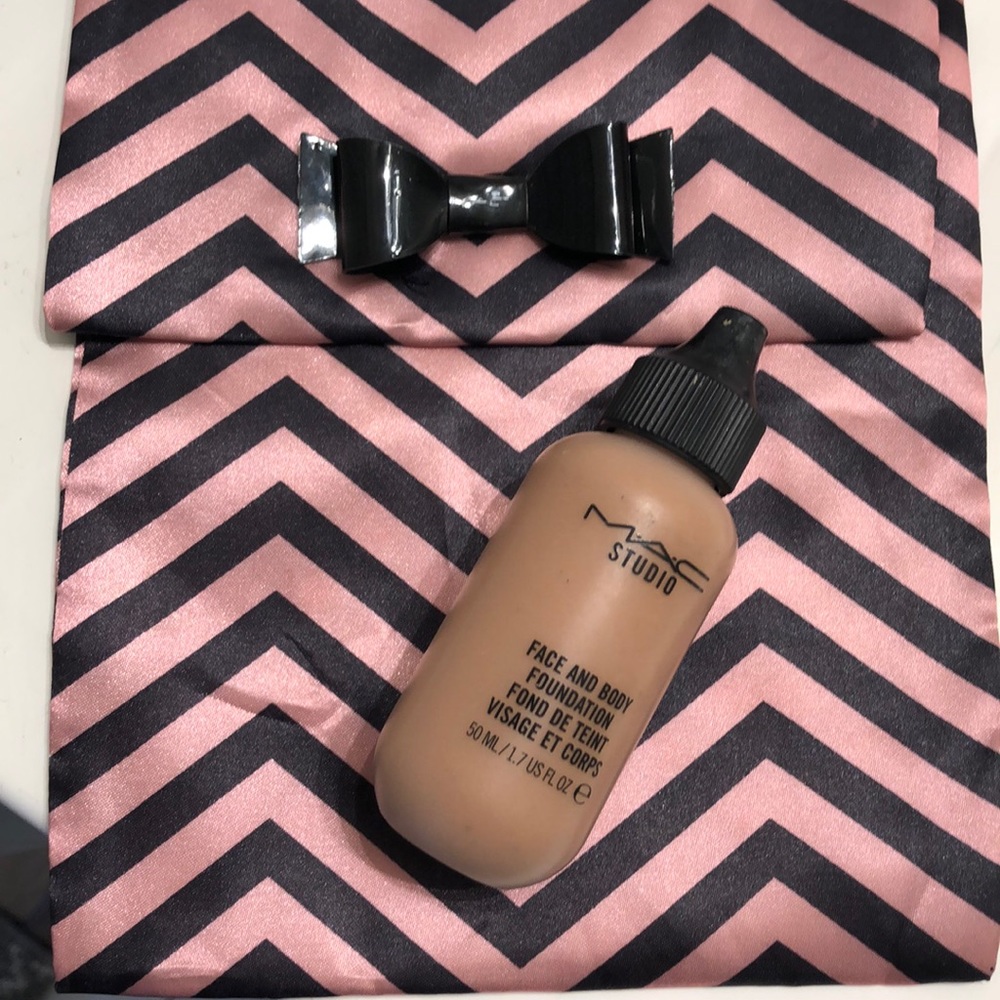 MAC Studio Face & Body Foundation N7 - like new